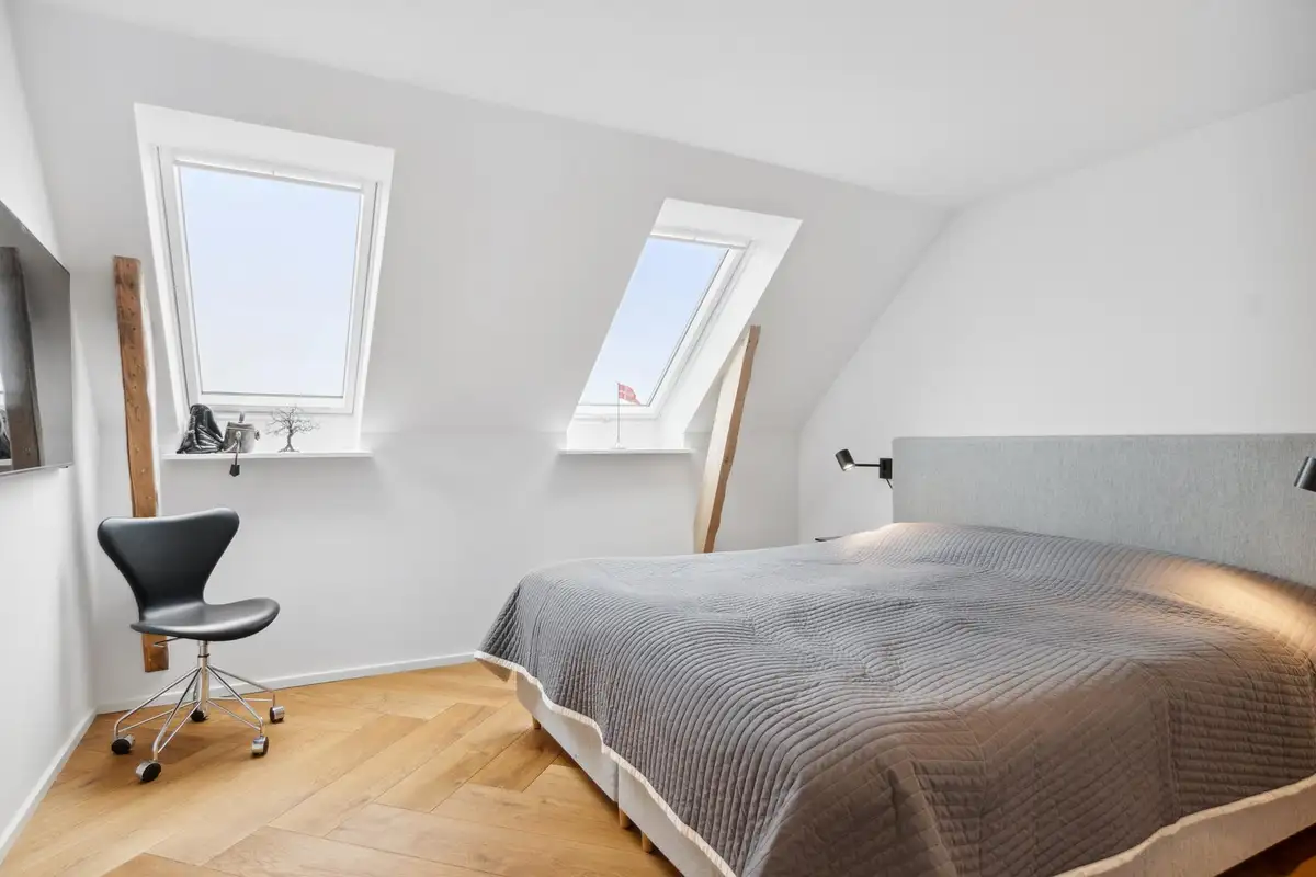 Total renovering af lejlighed, soveværelse med skrivebordsstol (6 af 16)