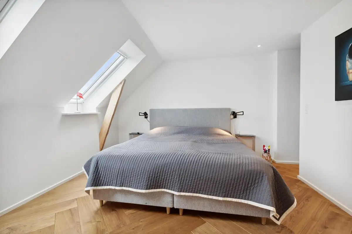 Total renovering af lejlighed, soveværelse med ovenlysvindue (5 af 16)